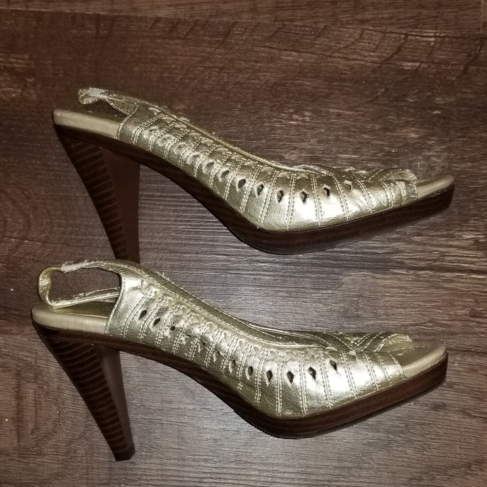 Super cute gold open toed heels